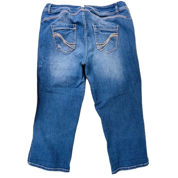 Lane Bryant Genius Fit Capris Womens 16 Distressed Mid Rise Medium Wash Big Butt - Picture 2 of 5